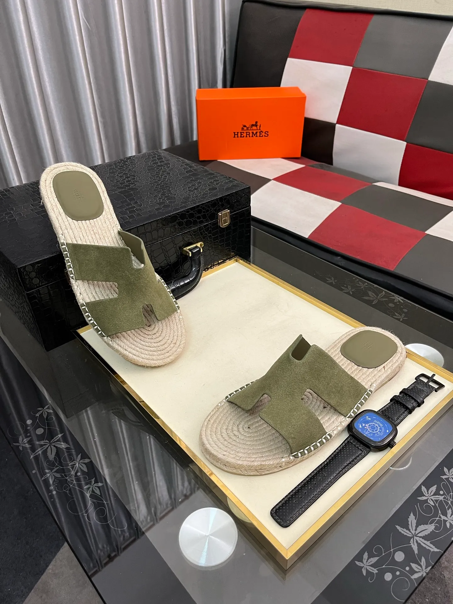 Men's shoes 💰320⌚️⌚️《HERMES》Hermès 💁♂️Men's casual slippers, quality comparison at counters🧚🏿♂️ The first layer of the upper is imported high mercerized matte, purely hand-drawn, raw rubber breathable and non-slip outsole, the lining is breathable and comfortable lambskin, the density is 100% comfortable, the original rubber outsole is wear-resistant and has a code number of 38-44. Can be customized 45-46-47